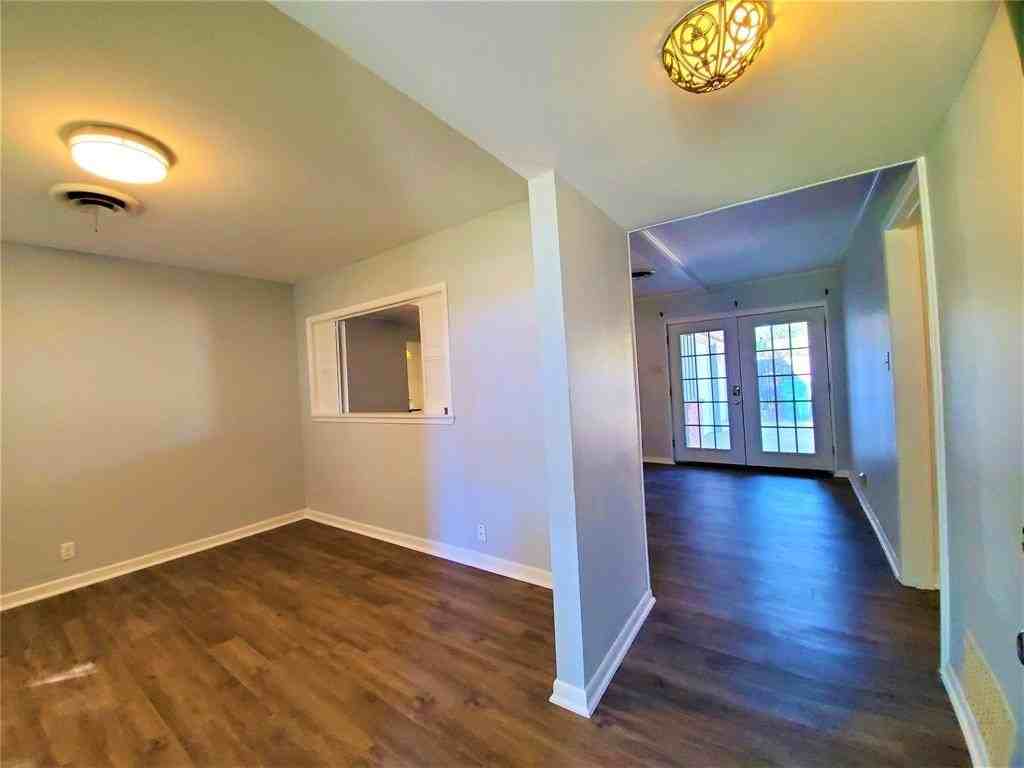 1200 Bryn Mawr Pl - Photo 5 of 40