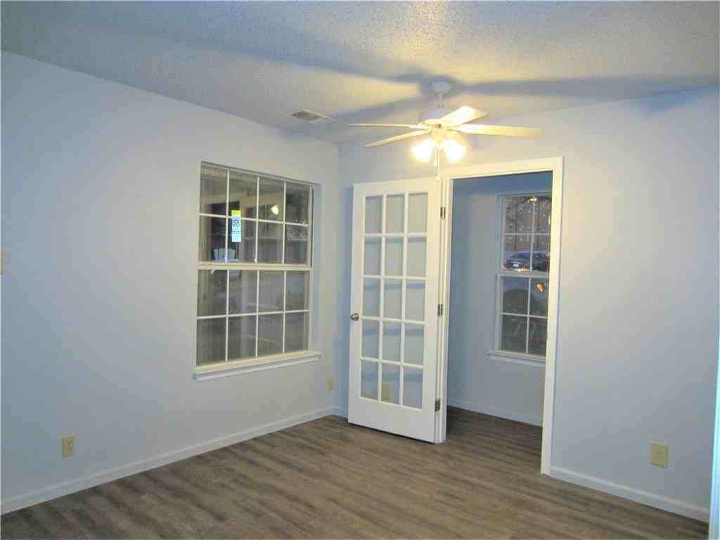 501 Mounts Ave - Photo 5 of 15