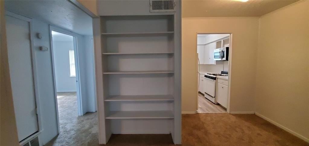 2404 Louise St #10 - Photo 6 of 12