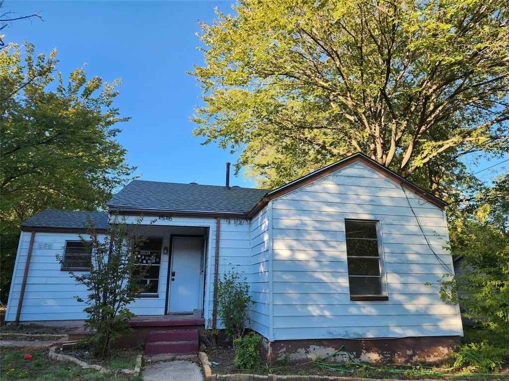 1516 Lindsey St - Photo 2 of 19