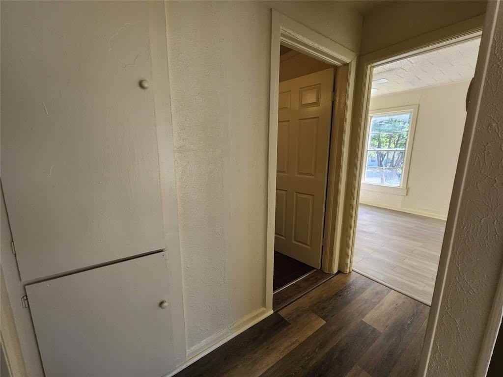 1516 Lindsey St - Photo 4 of 19