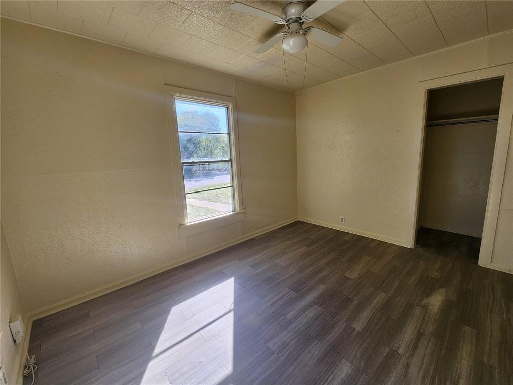 1516 Lindsey St - Photo 6 of 19