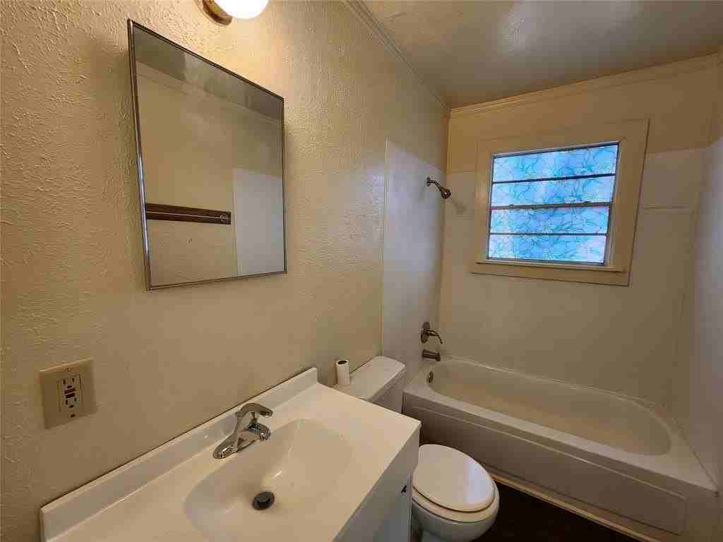 1516 Lindsey St - Photo 7 of 19