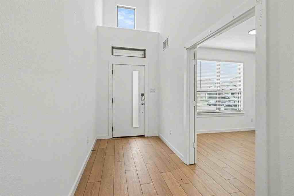 2653 Keokuk St - Photo 3 of 35