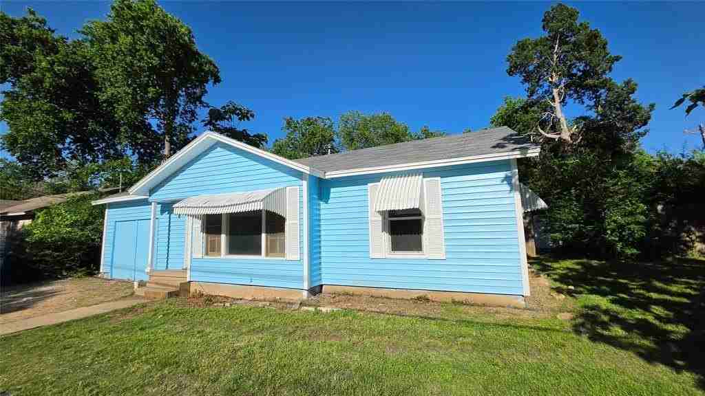 1111 Avenue A - Photo 3 of 32