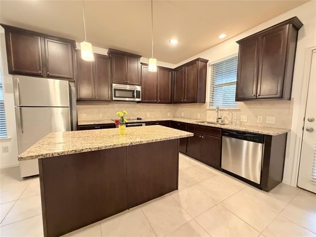 305 Rustic Oak Ln - Photo 4 of 18
