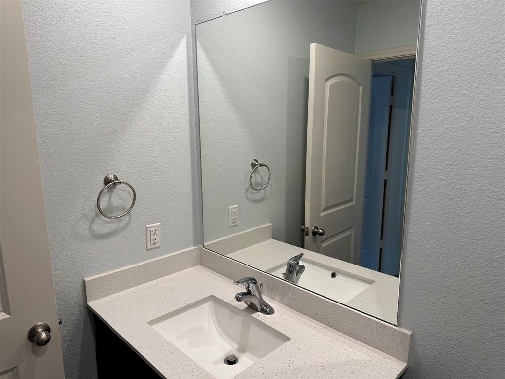 13624 Mineral Rd - Photo 5 of 26