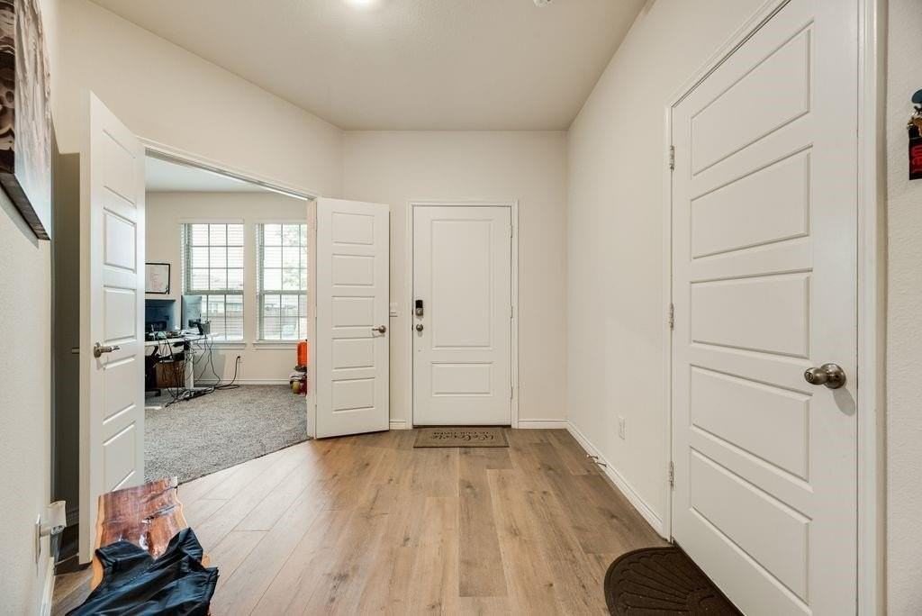 7205 Bledington Ln - Photo 4 of 30