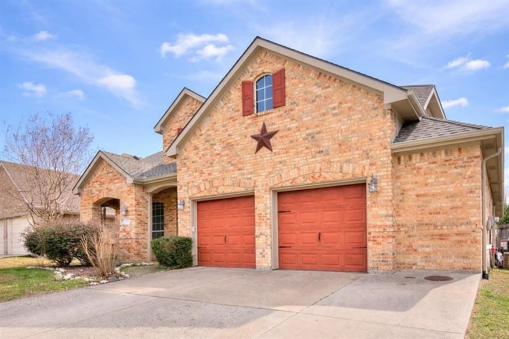 6212 Meadowcrest Ln - Photo 2 of 39