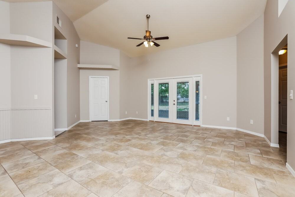 2523 Dovetail Dr - Photo 3 of 16