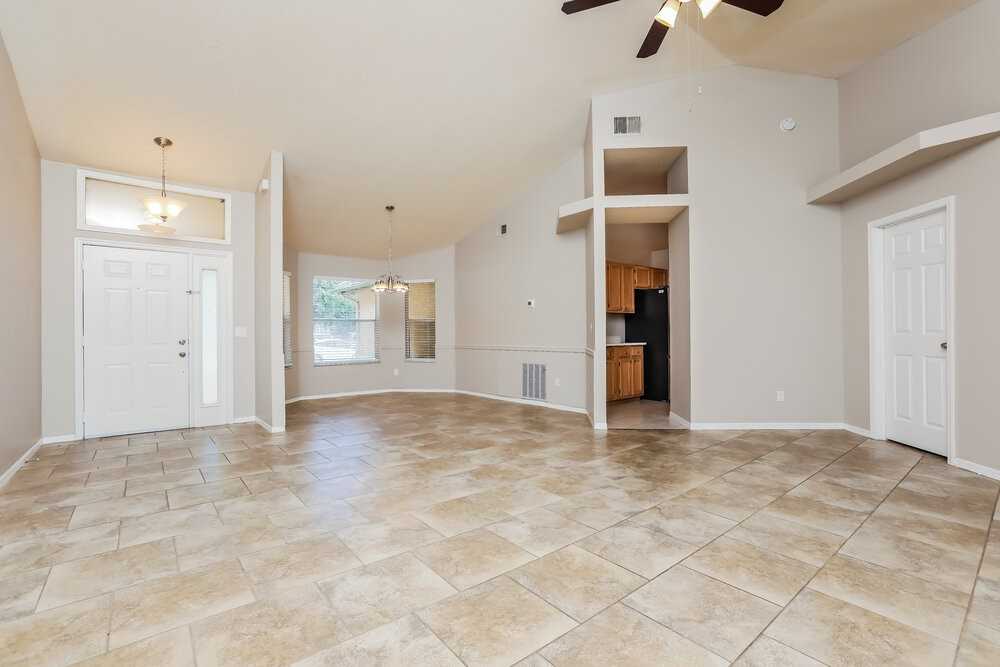 2523 Dovetail Dr - Photo 4 of 16