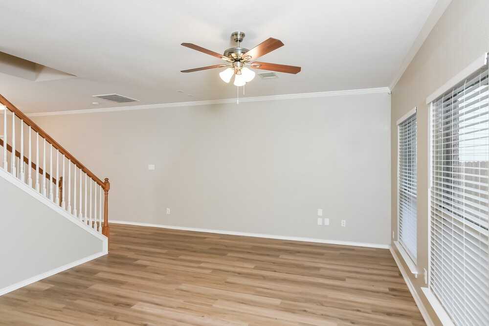 9202 Hilltop Crossing Dr - Photo 5 of 17