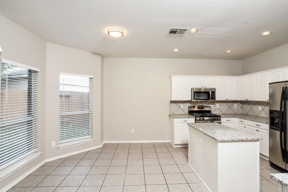9202 Hilltop Crossing Dr - Photo 7 of 17