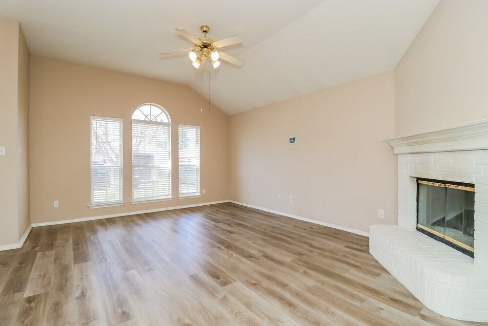 6101 Summerfield Dr - Photo 3 of 16
