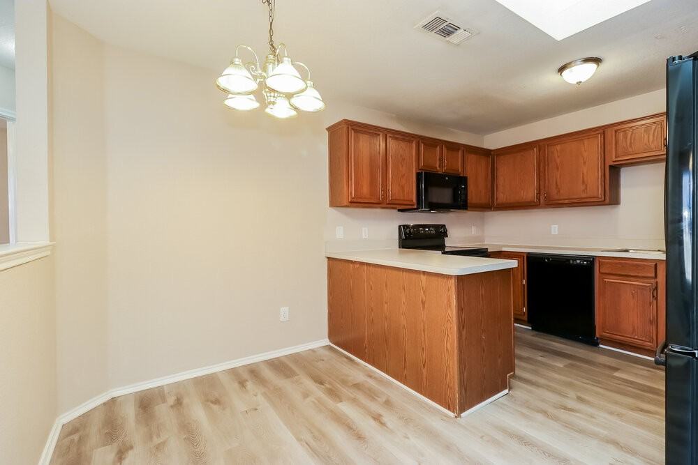 6101 Summerfield Dr - Photo 6 of 16