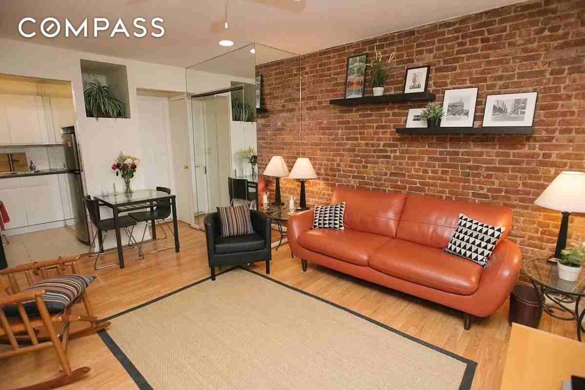 161 W 71st St #1A - Photo 2 of 7