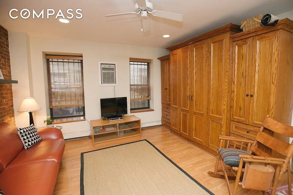 161 W 71st St #1A - Photo 3 of 7