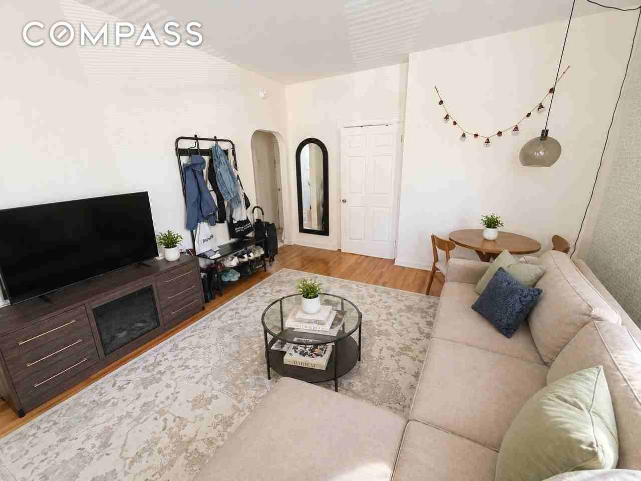 1462 1st Ave #3W - Photo 2 of 5