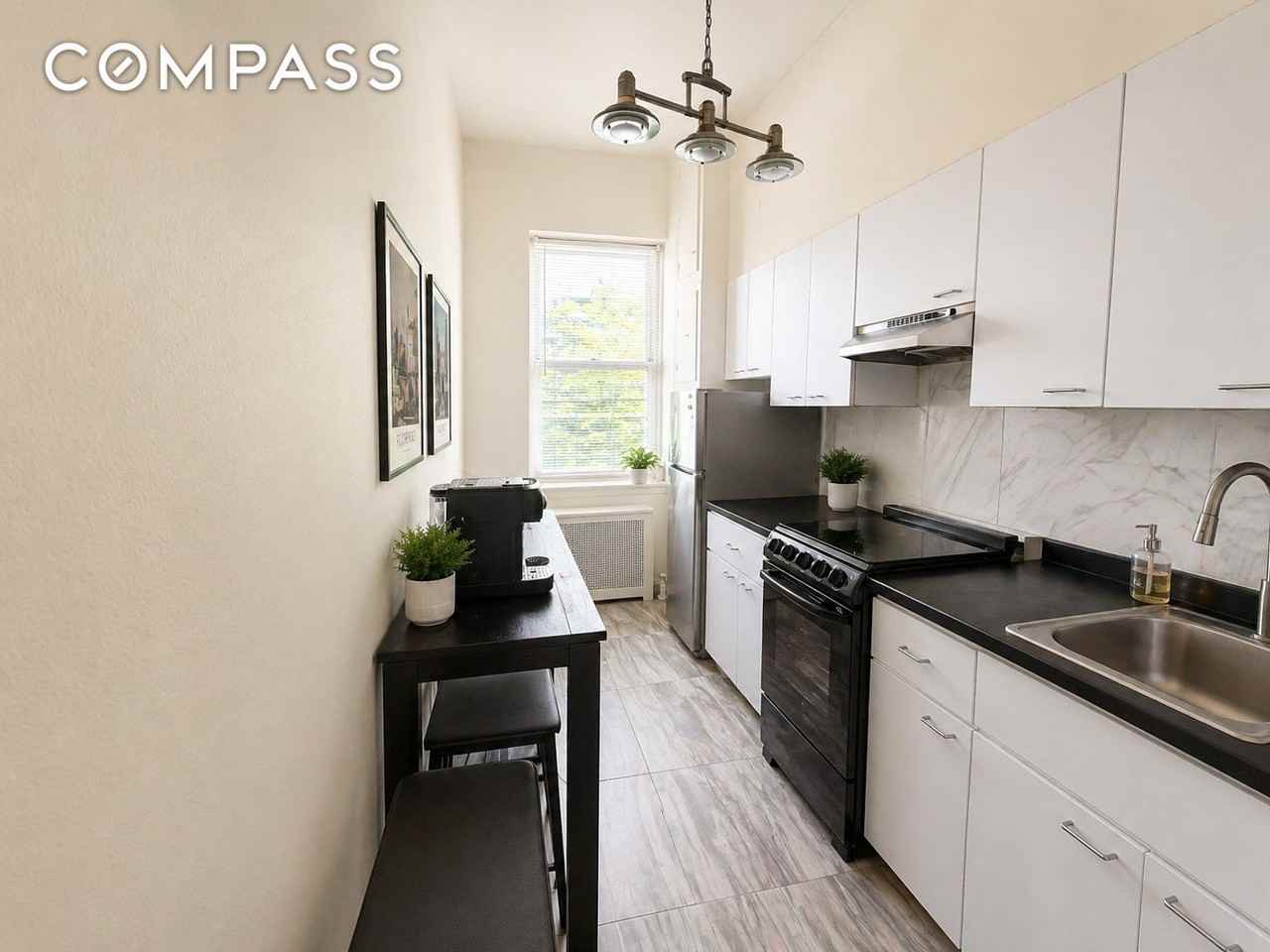 1462 1st Ave #3W - Photo 3 of 5