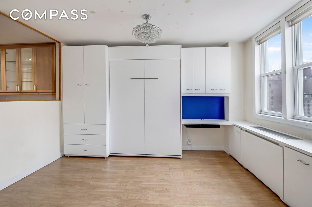 201 E 36th St #12D - Photo 4 of 4