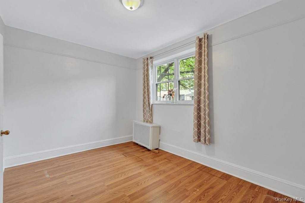 3438 34th St #1F - Photo 4 of 5