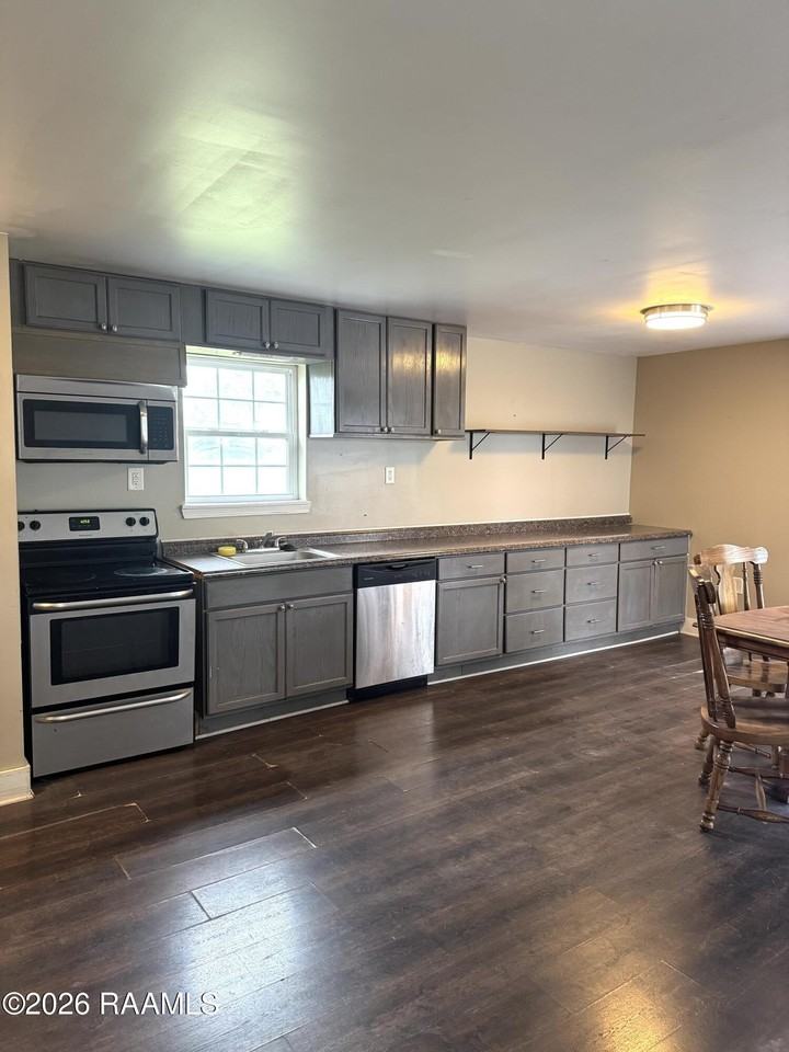 5207 Jefferson Island Rd - Photo 5 of 16