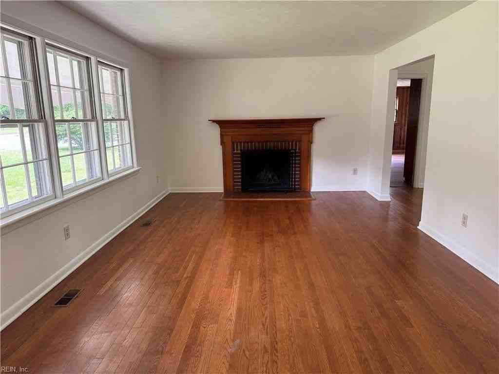 390 Hiden Blvd - Photo 3 of 12
