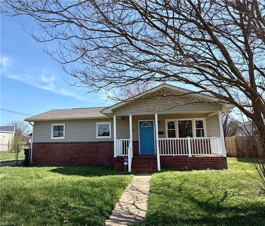 109 Woodstock St - Photo 2 of 14