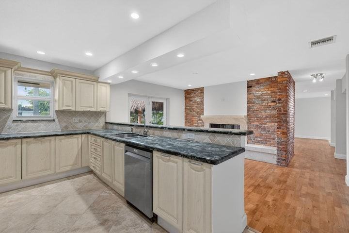 2213 Northeast 16th Street - Photo 5 of 10