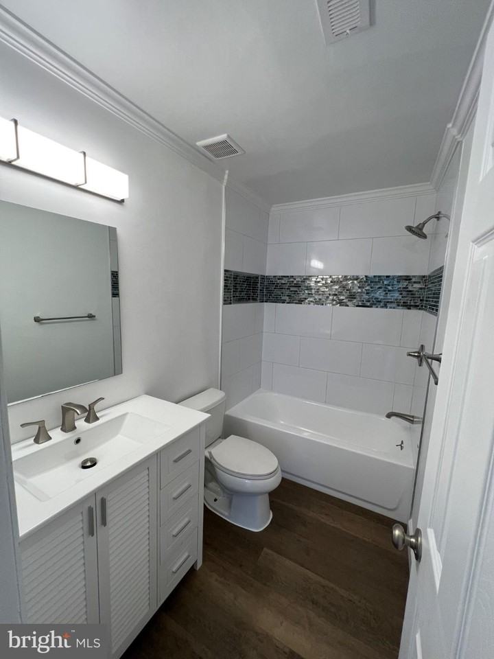 1113 Huntmaster Ter Ne #101 - Photo 5 of 34