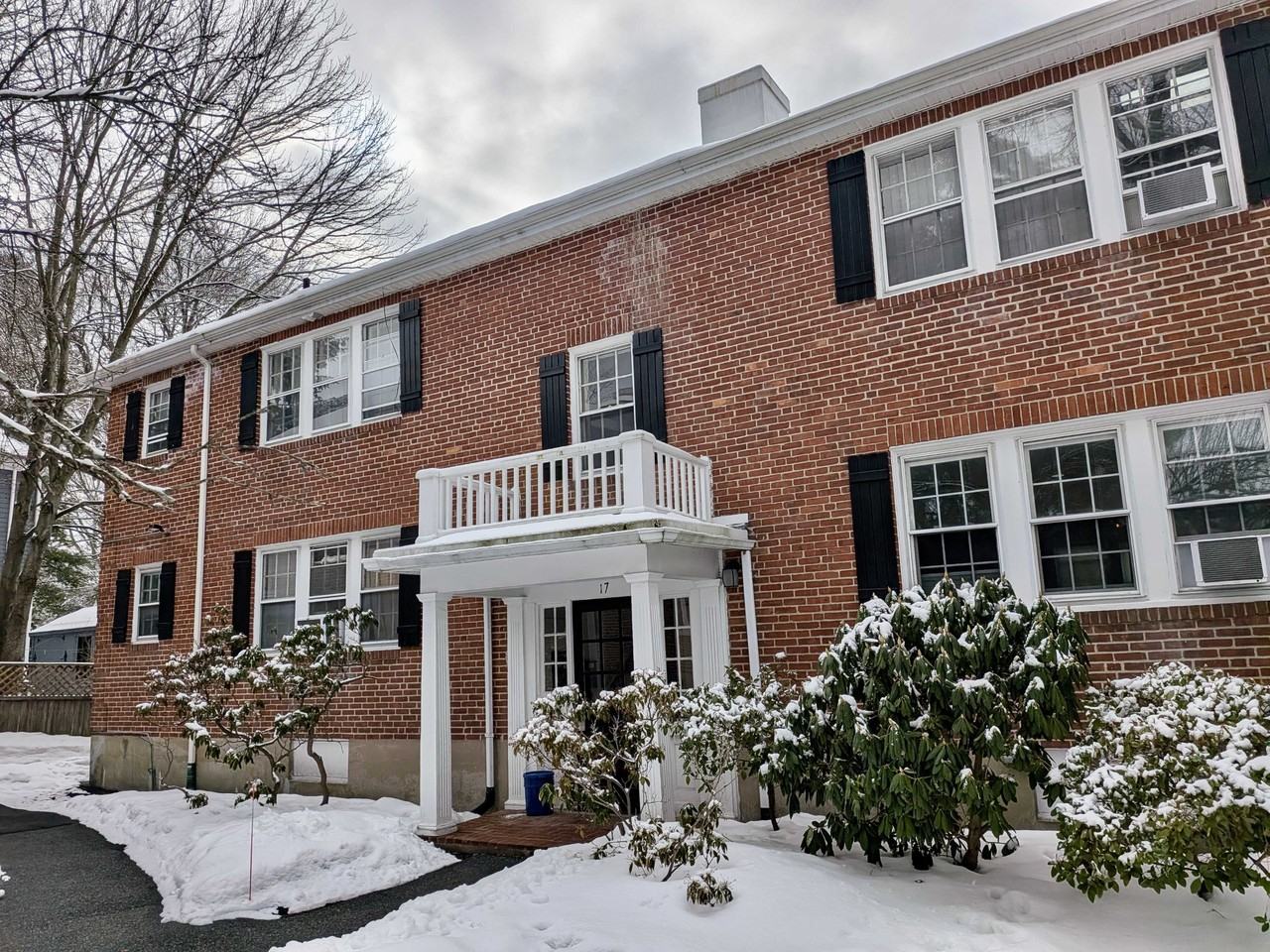 17 Hammond Pond Pkwy #4