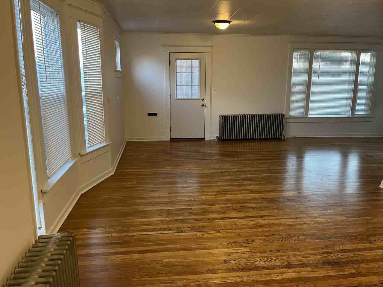 807 E Illinois Ave - Photo 2 of 19