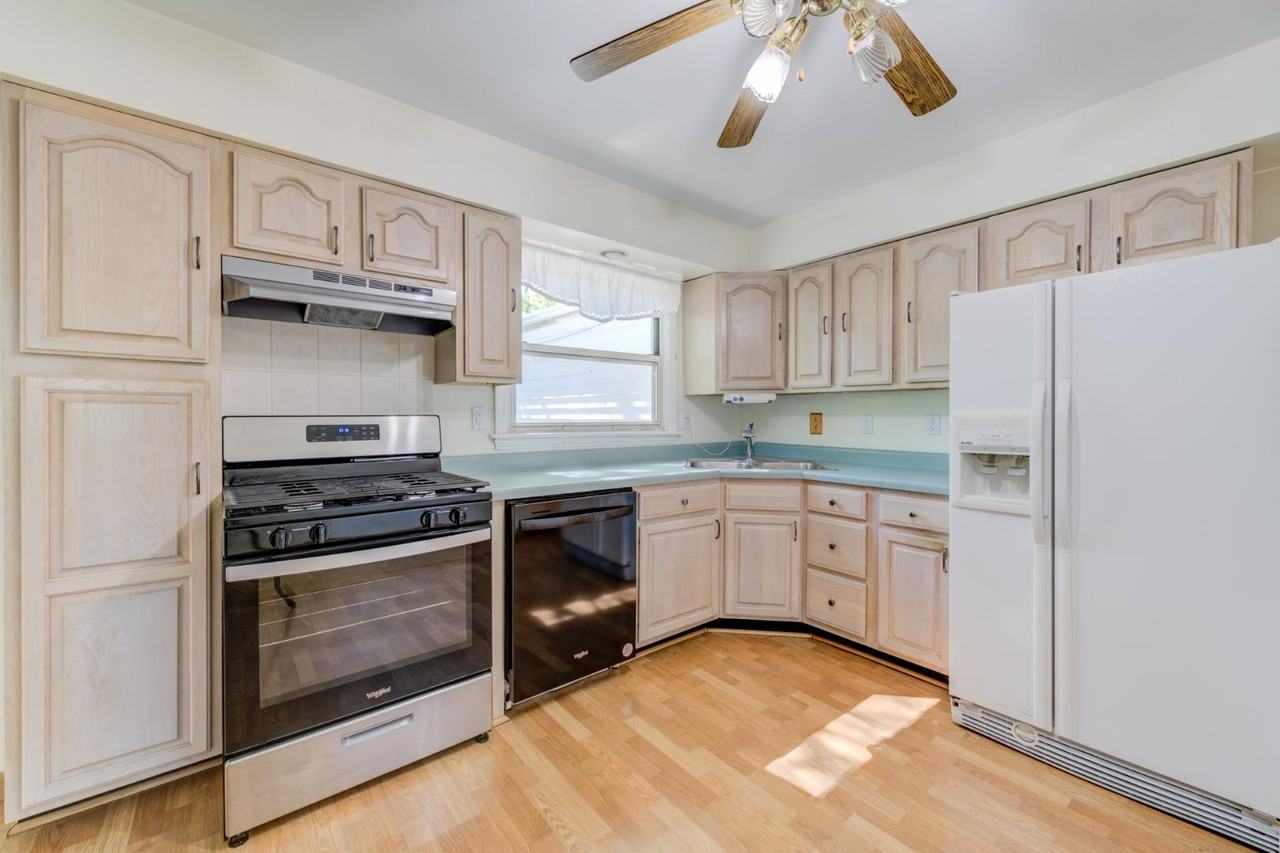 116 Graham Rd - Photo 6 of 14