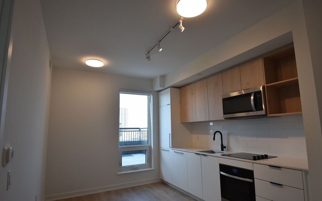 1185 Dupont Street ##6 - Photo 4 of 9