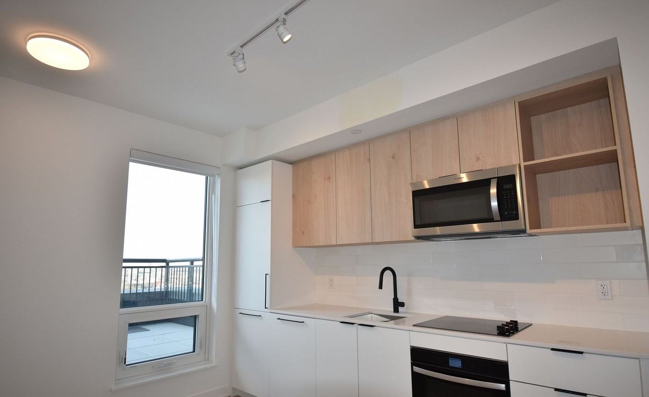 1185 Dupont Street ##6 - Photo 7 of 9