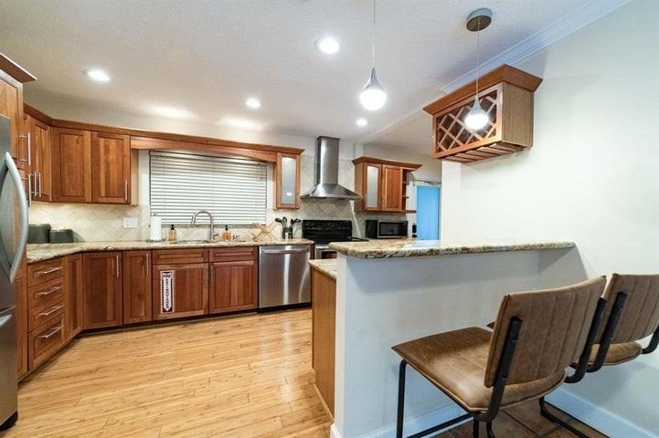 2101 Northeast 15th Street - Photo 4 of 8