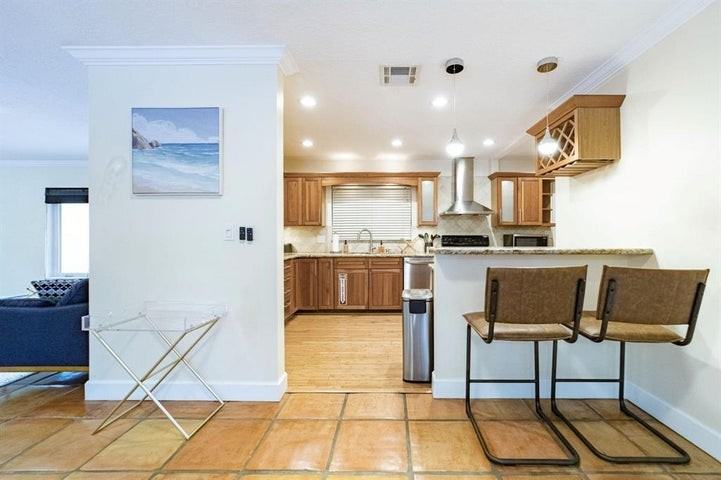 2101 Northeast 15th Street - Photo 5 of 8