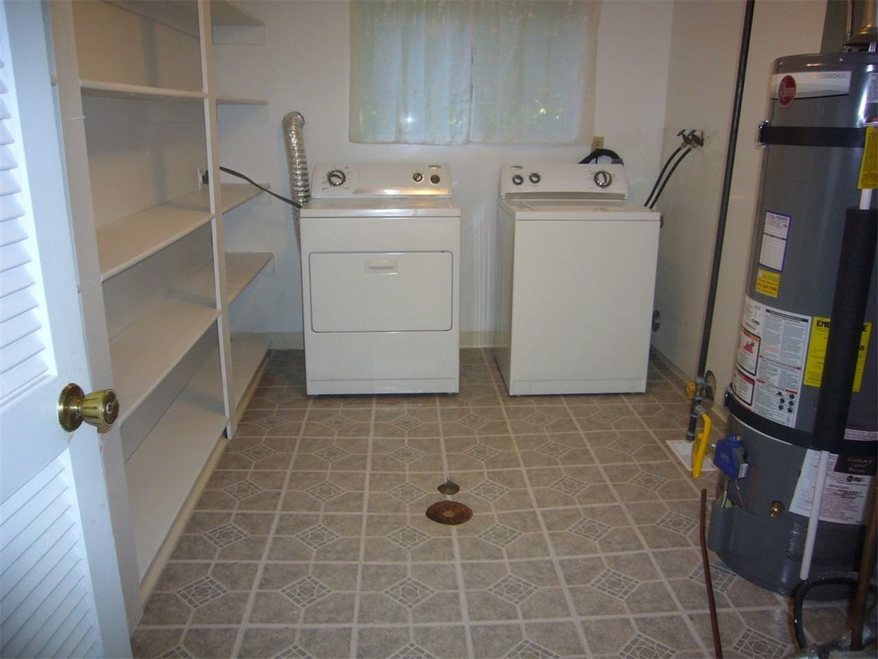 685 N De Soto St - Photo 6 of 24