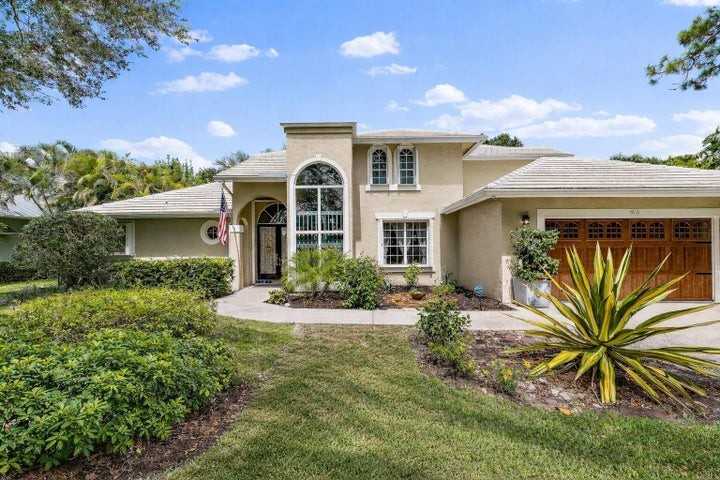 19115 Southeast Coral Reef Lane - Photo 2 of 9