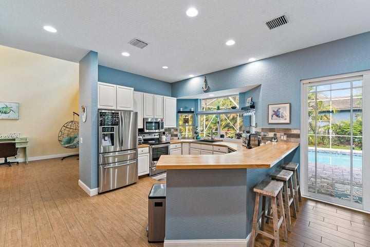 19115 Southeast Coral Reef Lane - Photo 4 of 9