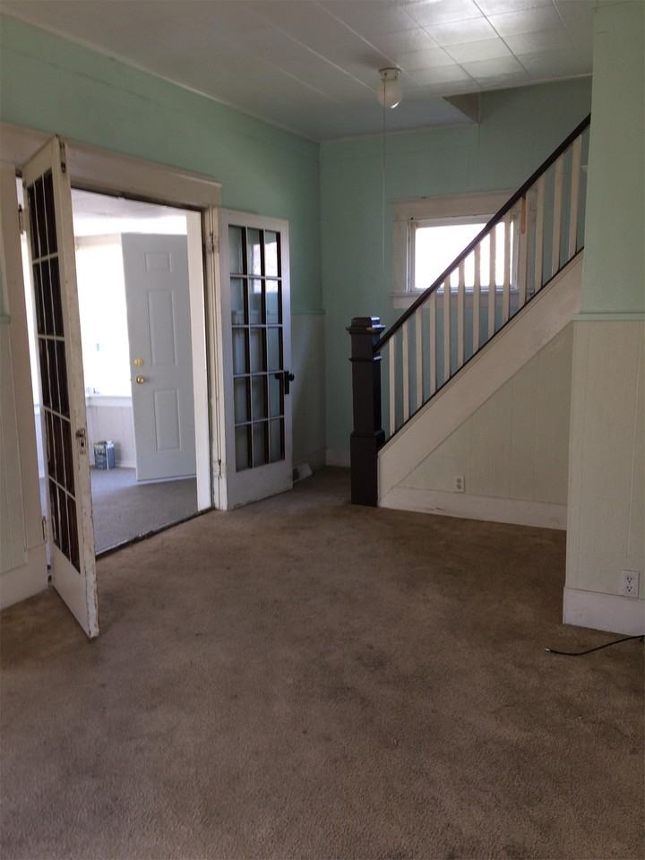 409 Norwood Ave - Photo 7 of 13
