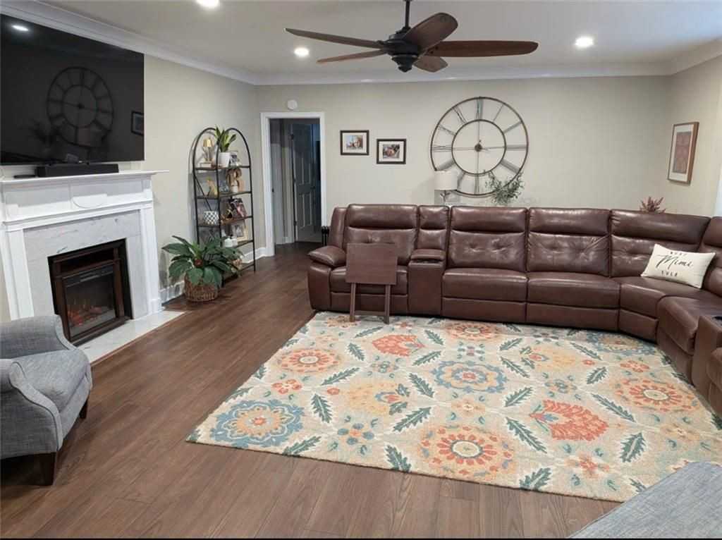 220 Dixie Dr - Photo 2 of 20