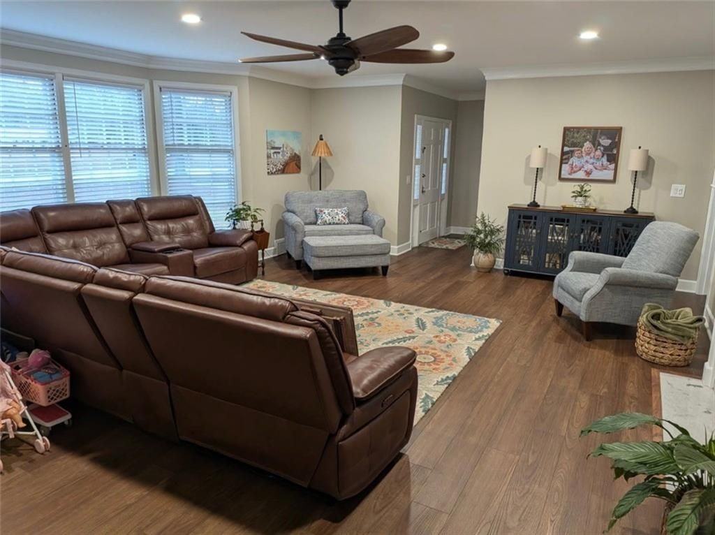 220 Dixie Dr - Photo 3 of 20