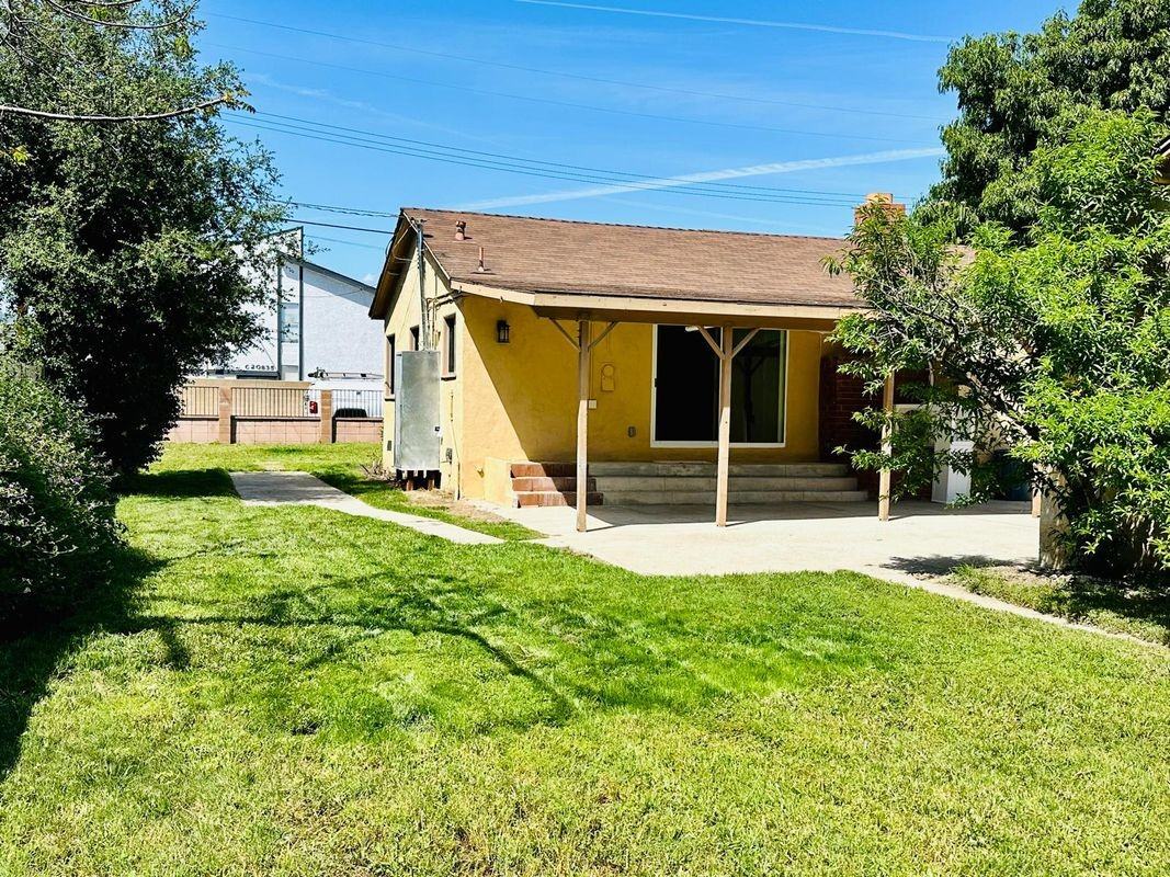 1375 N Sunflower Ave - Photo 4 of 27