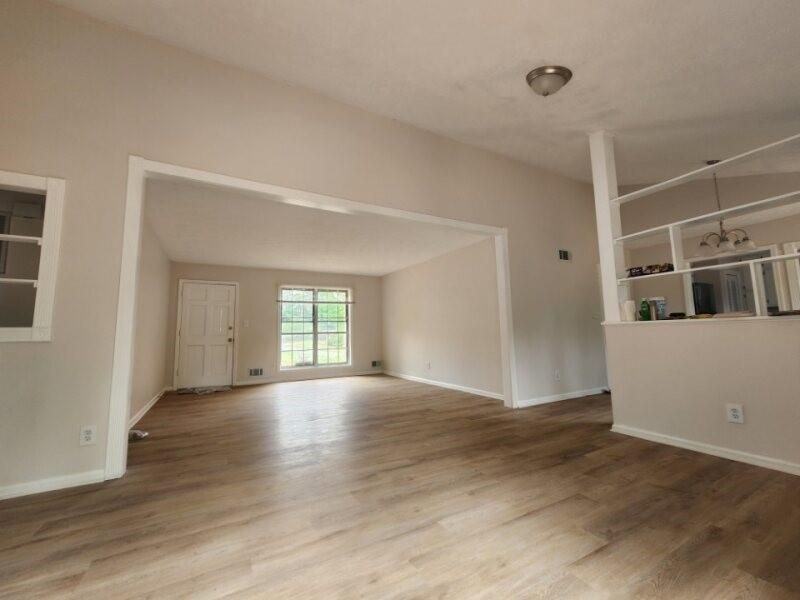 1453 Allison Ct - Photo 6 of 32