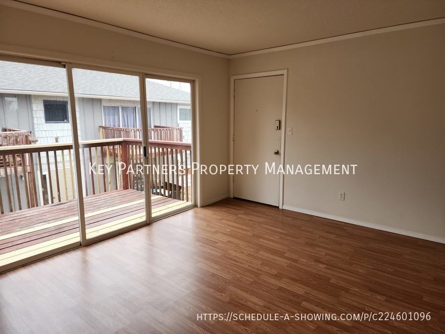 128 Warner Ave #4 - Photo 2 of 12