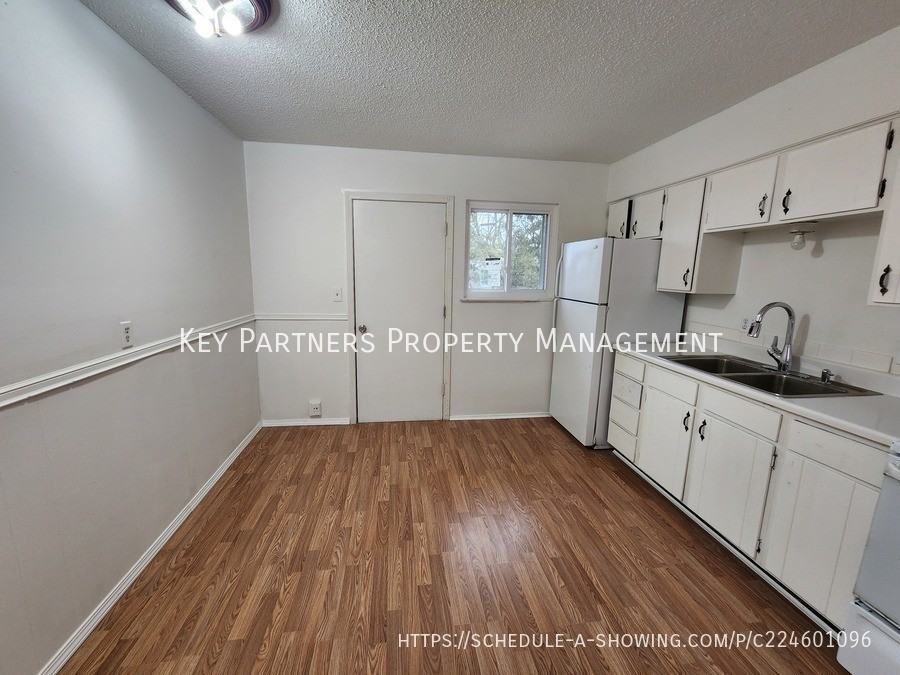 128 Warner Ave #4 - Photo 5 of 12