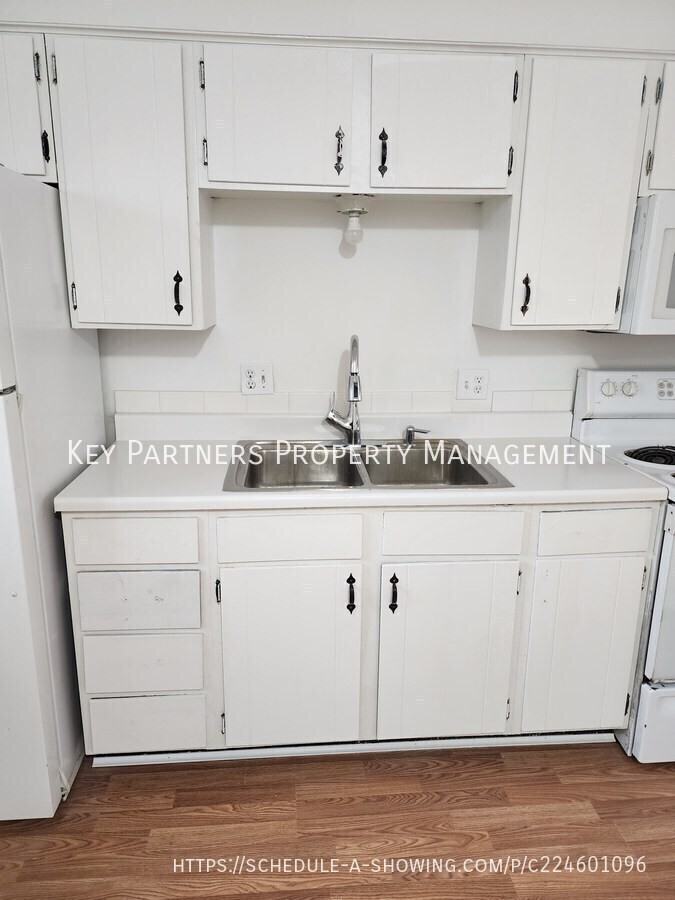 128 Warner Ave #4 - Photo 6 of 12