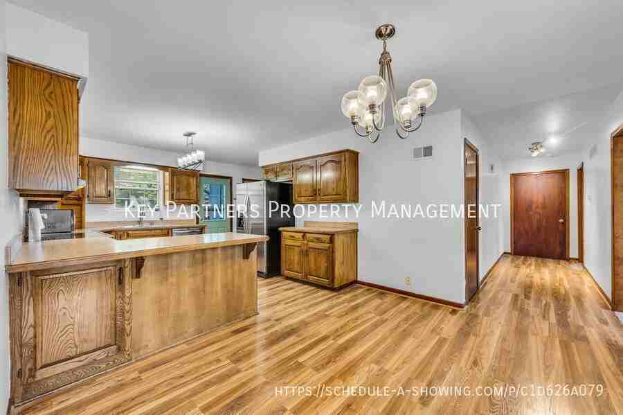 9120 Central St - Photo 4 of 32