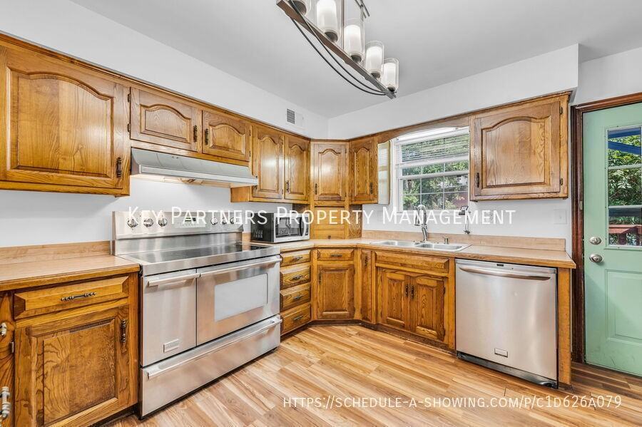 9120 Central St - Photo 5 of 32